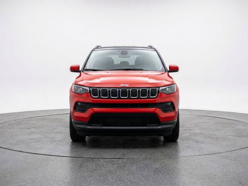 Used 2025 Jeep Compass Limited AWD/4WD image 2