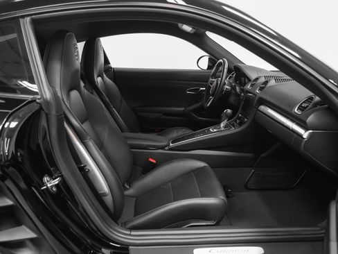 Certified 2022 Porsche 718 Cayman RWD image 25