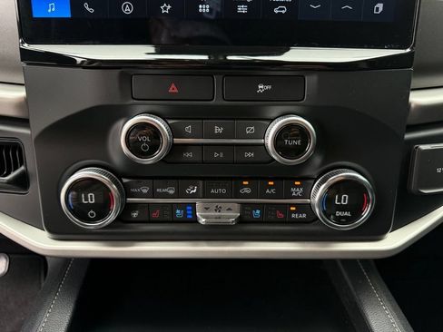 Used 2022 Ford Expedition XLT AWD/4WD image 18