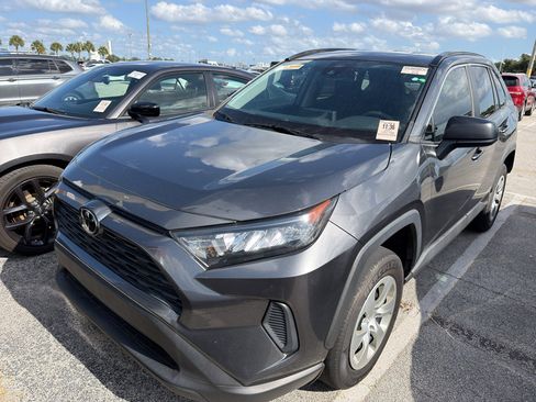 Used 2021 Toyota RAV4 LE FWD image 2