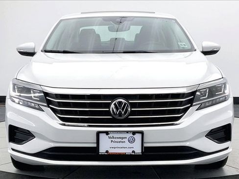 Used 2021 Volkswagen Passat 2.0T SE image 3