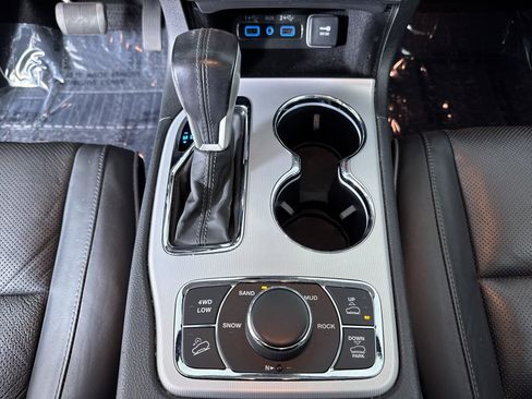 Used 2020 Jeep Grand Cherokee Summit AWD/4WD image 24