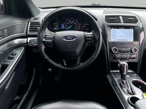 Used 2019 Ford Explorer XLT w/ Equipment Group 202A FWD image 6