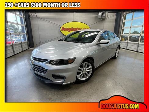 Used 2017 Chevrolet Malibu LT FWD image 1