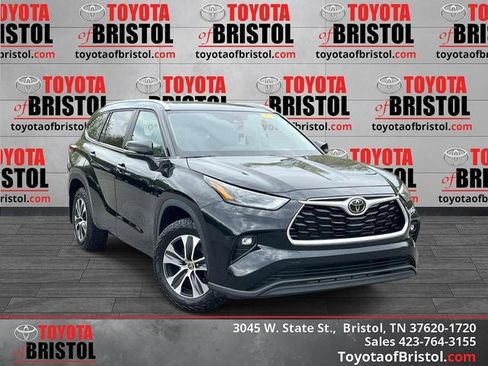Used 2023 Toyota Highlander XLE AWD/4WD image 1