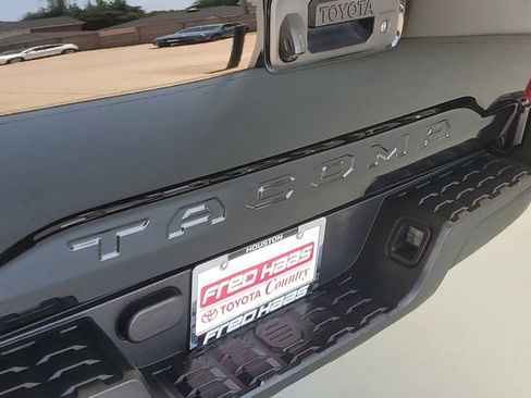 Used 2022 Toyota Tacoma SR RWD image 8