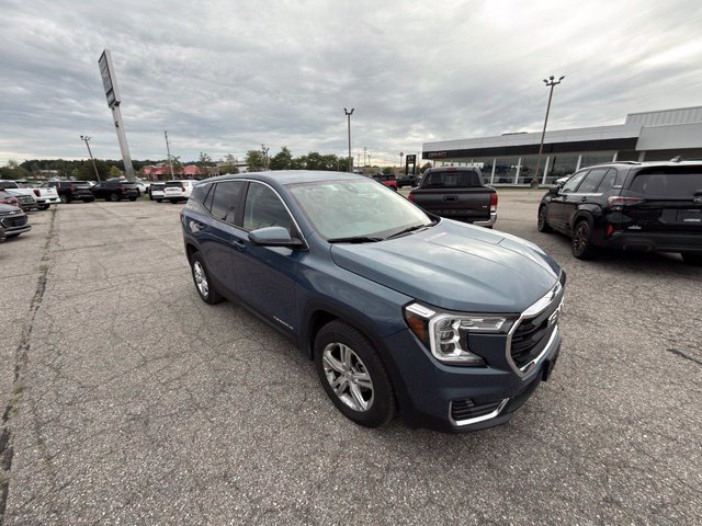 Used 2024 GMC Terrain SLE AWD/4WD image 1
