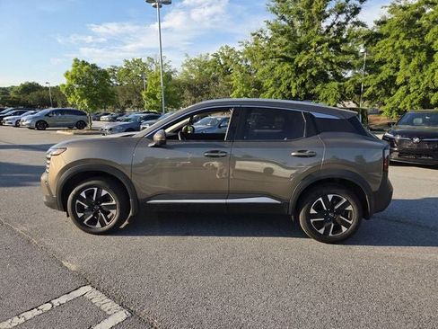 Used 2025 Nissan Kicks SR w/ Illumination Package FWD image 3