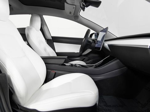 Used 2020 Tesla Model 3 Performance image 26