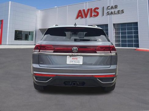 Used 2025 Volkswagen Atlas Cross Sport SE FWD image 9