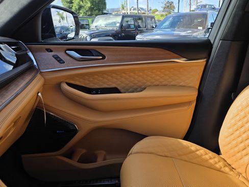 New 2025 Jeep Grand Cherokee L Summit image 14