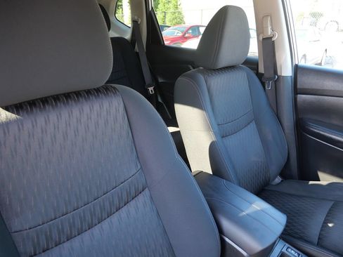Used 2018 Nissan Rogue SV AWD/4WD image 19