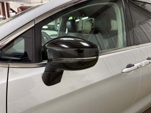 Used 2024 Chrysler Pacifica Touring-L FWD image 36