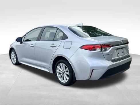 Used 2024 Toyota Corolla LE w/ LE Convenience Package FWD image 3