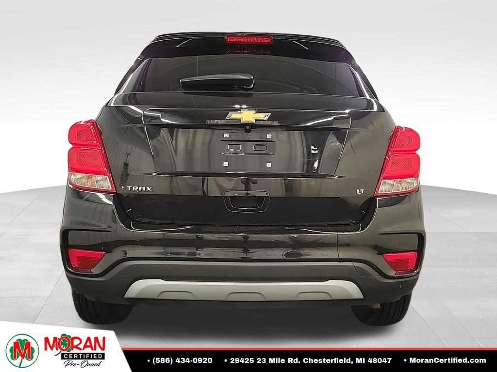Used 2019 Chevrolet Trax LT w/ LT Convenience Package FWD image 3
