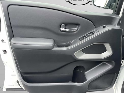 Used 2024 Nissan Frontier SV w/ SV Convenience Package image 24