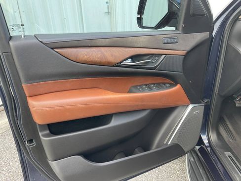 Used 2020 Cadillac Escalade Luxury RWD image 26