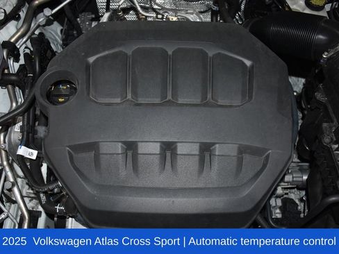 Used 2025 Volkswagen Atlas Cross Sport SE FWD image 7