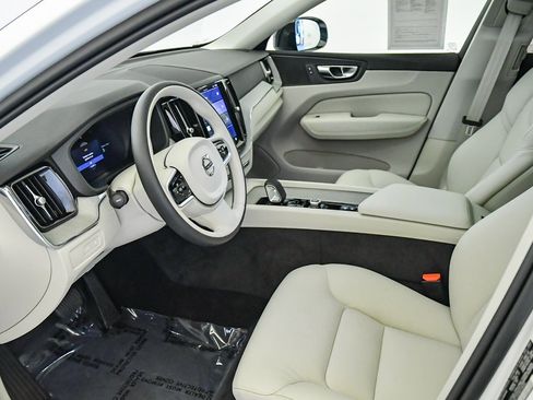 Certified 2025 Volvo XC60 T8 Plus w/ Protection Package Premier image 18