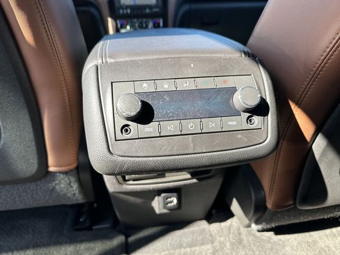 Used 2017 Chevrolet Traverse Premier image 35