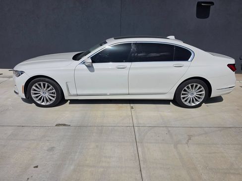 Used 2022 BMW 740i w/ Premium Package RWD image 7