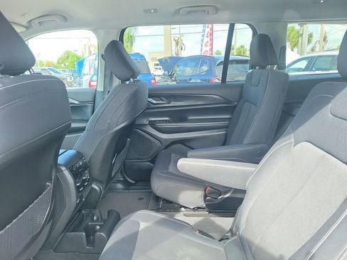 Used 2023 Jeep Grand Cherokee L Laredo image 13