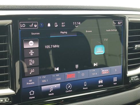 Used 2023 Chrysler Pacifica Touring-L FWD image 13