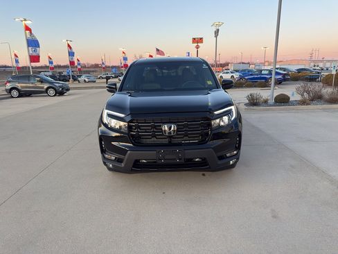 Used 2025 Honda Ridgeline TrailSport image 2