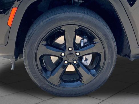 Used 2023 Jeep Grand Cherokee Altitude AWD/4WD image 10
