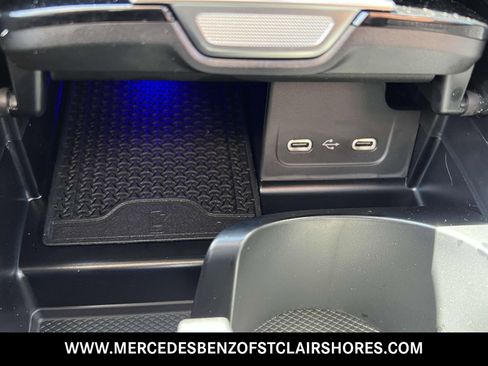Used 2025 Mercedes-Benz C 300 4MATIC Sedan image 36