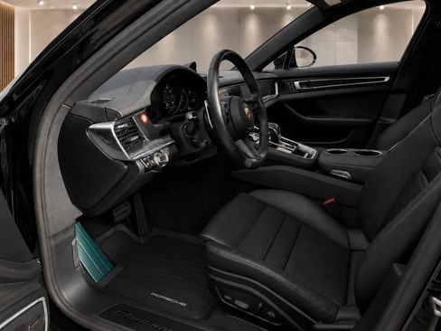 Used 2023 Porsche Panamera image 11