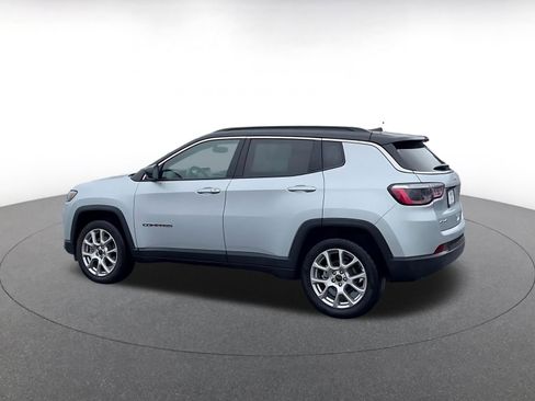 Used 2025 Jeep Compass Limited image 10