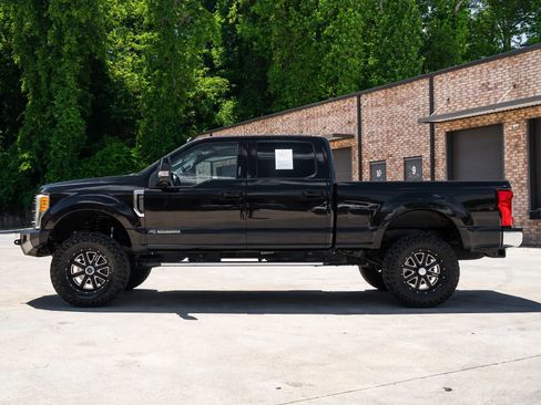 Used 2017 Ford F250 Lariat w/ Lariat Value Package AWD/4WD image 4