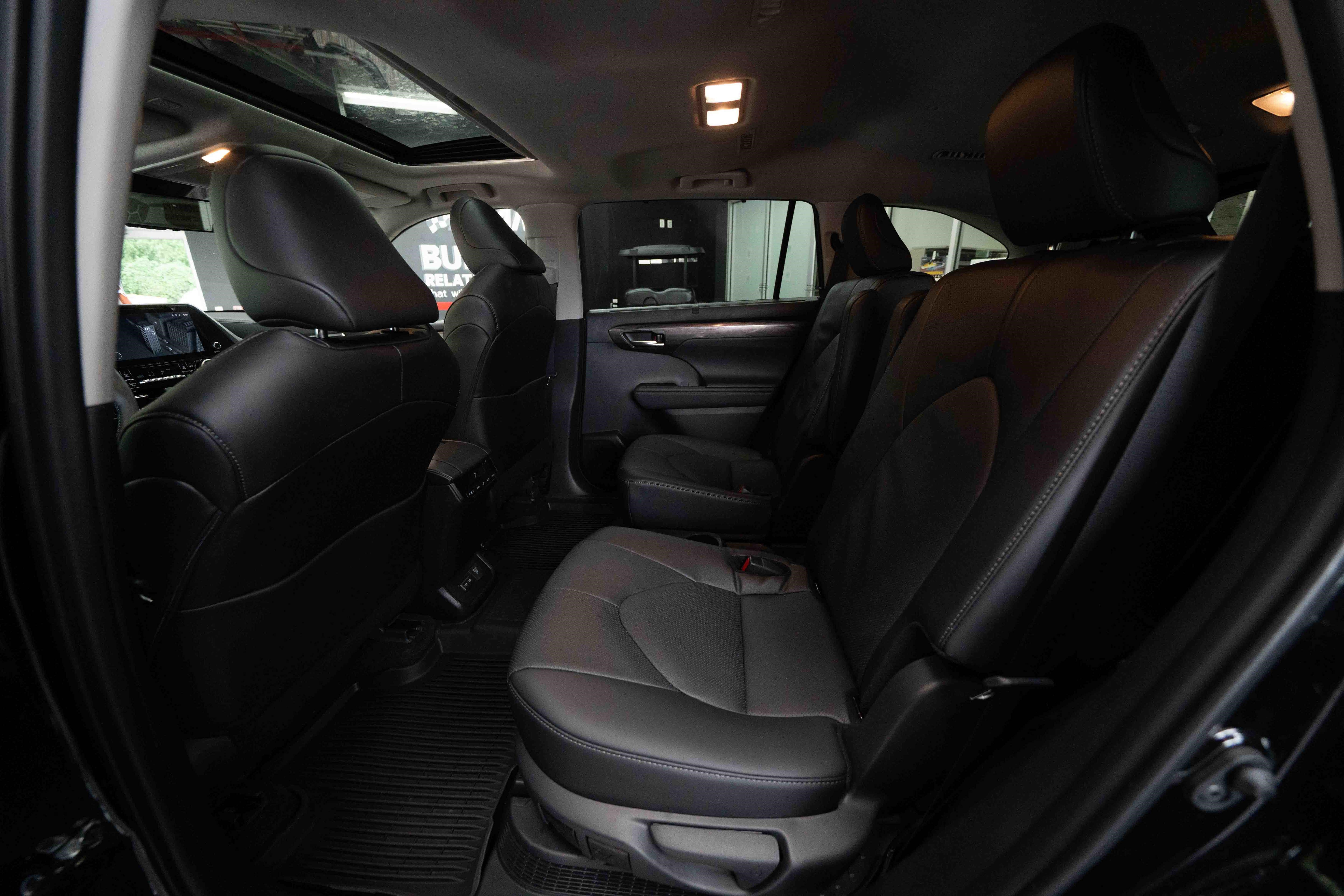 Used 2026 Toyota Highlander Limited AWD/4WD image 24