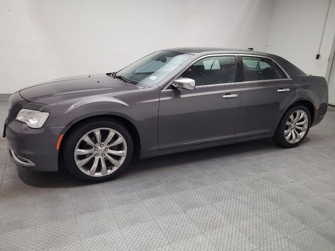 Used 2019 Chrysler 300 Limited RWD image 2