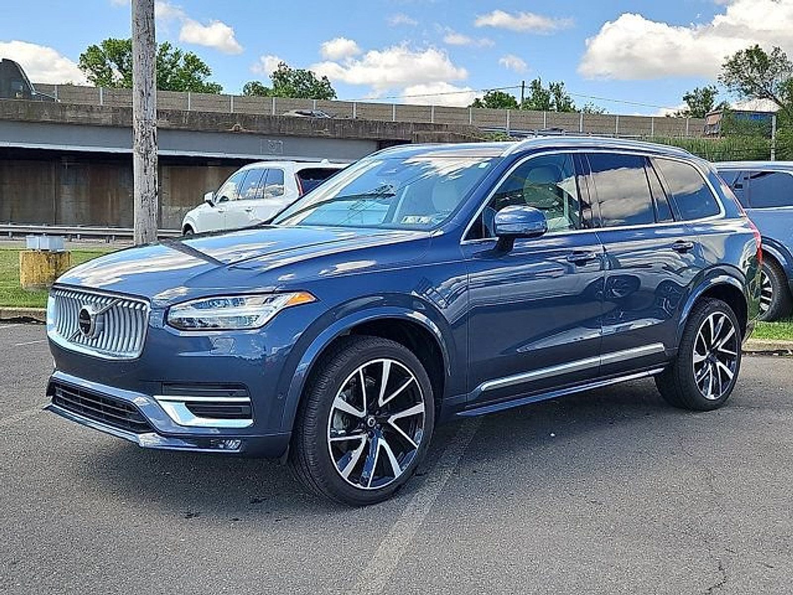 Used 2024 Volvo XC90 B6 Plus w/ Protection Package Premier AWD/4WD image 3