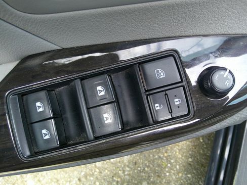 Used 2015 Toyota Sienna XLE Premium image 15