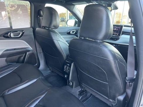 Used 2024 Jeep Compass Limited image 25