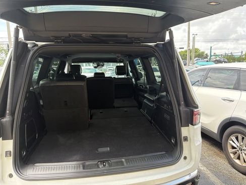 Used 2024 Jeep Wagoneer Series II w/ Flexible Seating Group RWD image 12