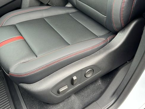 New 2026 Chevrolet Traverse RS w/ LPO, Floor Liner Package image 22