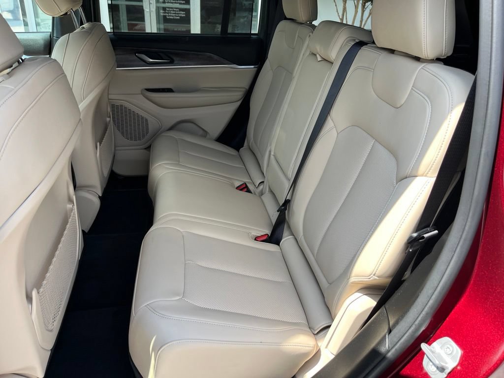 Used 2025 Jeep Grand Cherokee Limited w/ Luxury Tech Group II AWD/4WD image 18
