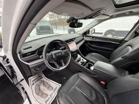 Used 2023 Jeep Grand Cherokee L Limited image 10
