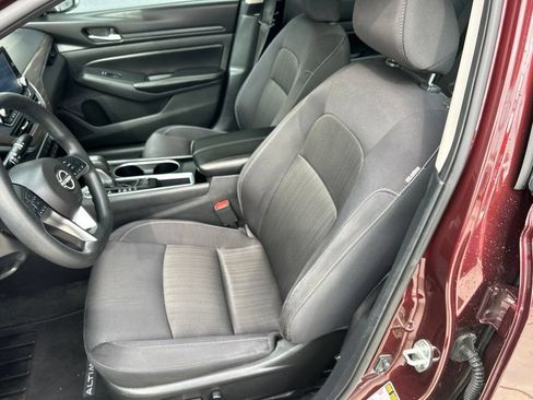 Used 2024 Nissan Altima 2.5 SV FWD image 7