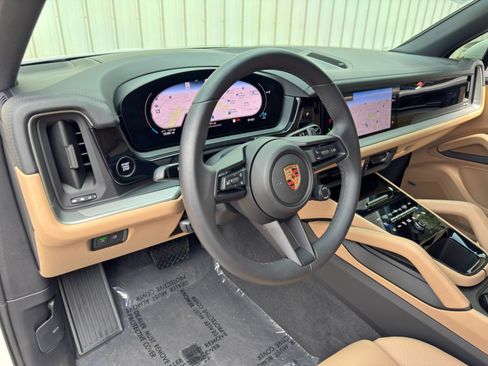Used 2025 Porsche Cayenne w/ Premium Package Plus AWD/4WD image 14