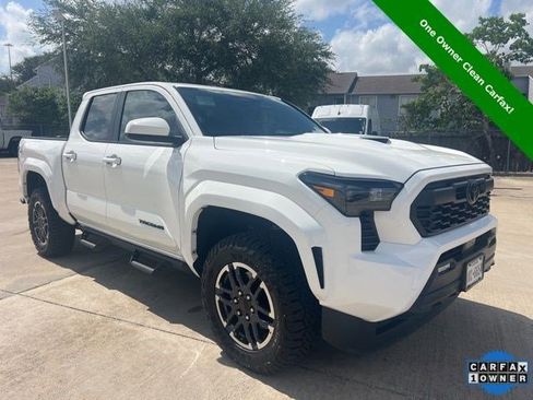 Used 2025 Toyota Tacoma TRD Sport AWD/4WD image 2