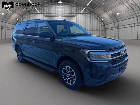 Used 2024 Ford Expedition Max XLT image 3