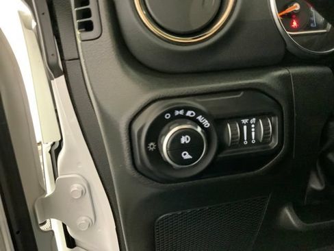 Used 2022 Jeep Gladiator Overland AWD/4WD image 22