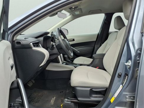 Used 2022 Toyota Corolla Cross LE image 4
