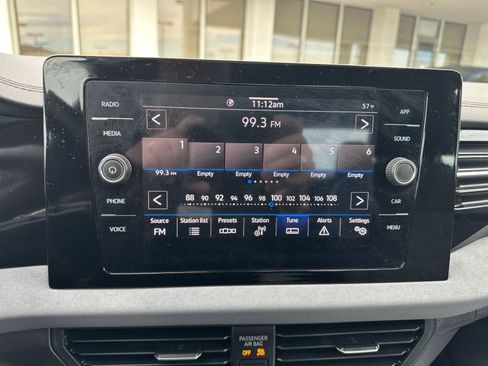 Used 2025 Volkswagen Jetta SE image 21