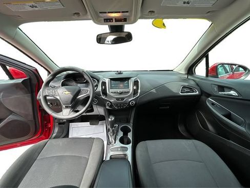 Used 2018 Chevrolet Cruze LT w/ Convenience Package FWD image 23